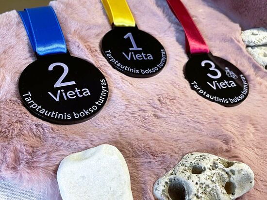 Sporto medalis – Custom juodas 3vnt 