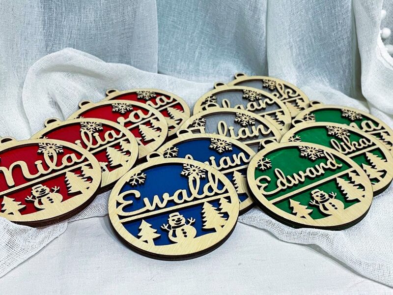 Vardinis kalėdinis žaisliukas "Spalva"