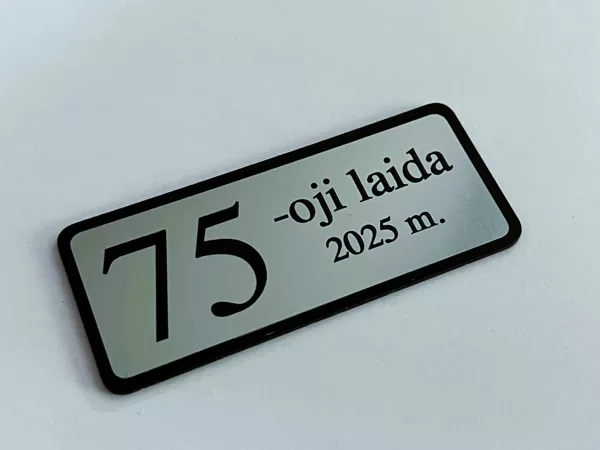 Metalizuoto plastiko graviravimas