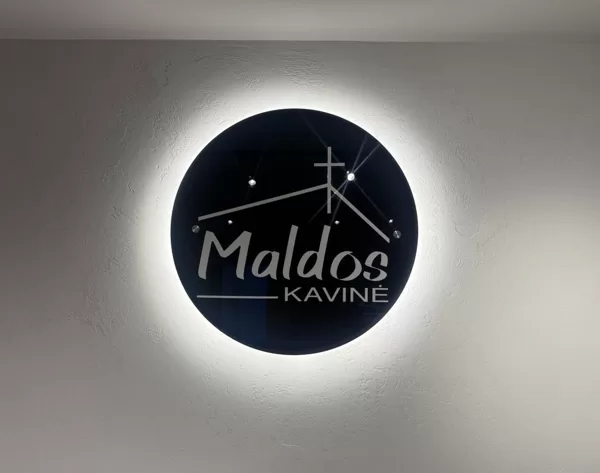 Iškaba su apšvietimu